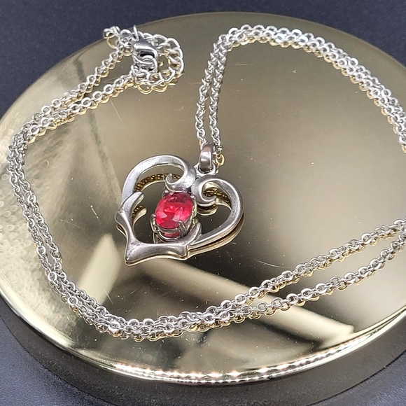 Silver heart pendant necklace with red gemstone. - Picture 5 of 9